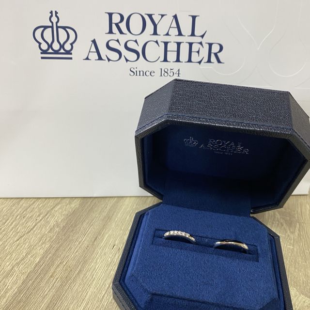 【ROYAL ASSCHER(ロイヤル・アッシャー)の口コミ】 シンプルでつけやすいです。
男性用のは近くで見ないとわかりませんがデザ…