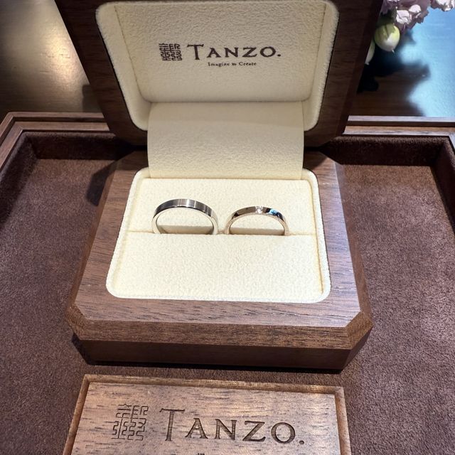 【TANZO.(鍛造指輪)の口コミ】 私の指輪は平打ちのつや消し加工と角落とし加工、サイドは鏡面でシンプル…