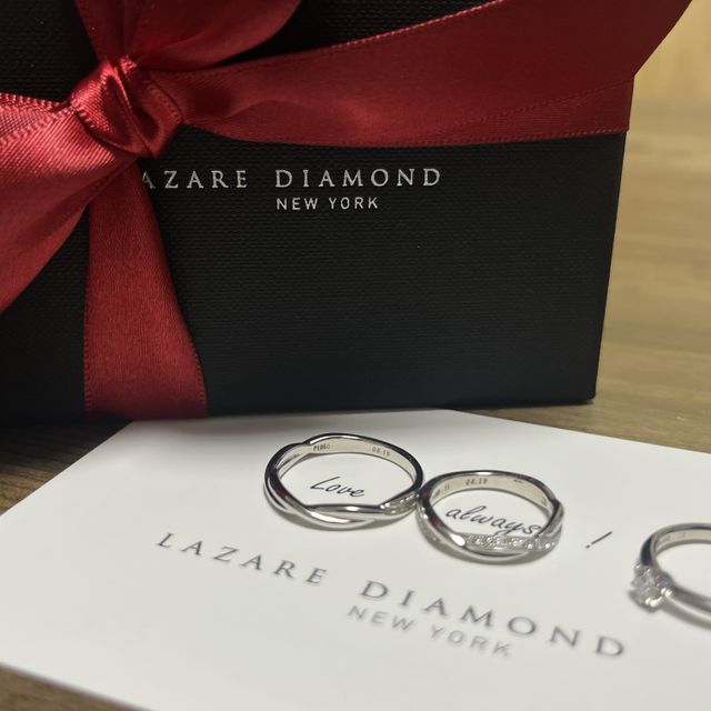 【ラザール ダイヤモンド(LAZARE DIAMOND)の口コミ】 ねじねじとした、他にはない珍しいデザイン気に入りました。女性用のリン…