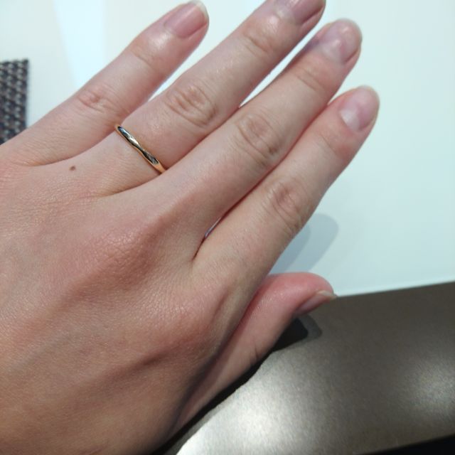 【LUCIE(ルシエ)の口コミ】 シンプルだけどデザイン性があってオシャレ
男性と同じデザインで付けやす…