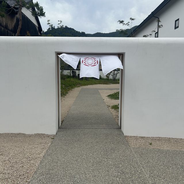 【出雲結(いずもゆい)の口コミ】 ウェーブのデザインが、わたしのものにはダイヤで、彼のものにはマットの…