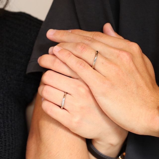 【出雲結(いずもゆい)の口コミ】 ウェーブのデザインが、わたしのものにはダイヤで、彼のものにはマットの…