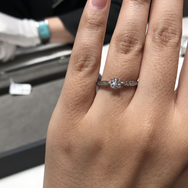 【ティファニー(Tiffany & Co.)の口コミ】 シンプルなのに上品で華やかさもあり、どんなシーンでも身につけやすいの…