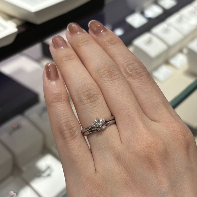 【俄(にわか)の口コミ】 公式サイトで見つけてとても好みで、最初に試着しに行きました。中心にい…