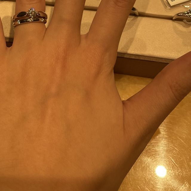 【ブルガリ(BVLGARI)の口コミ】 指輪のデザインはシンプルで個性的なものが多いと思いました。いろいろ比…