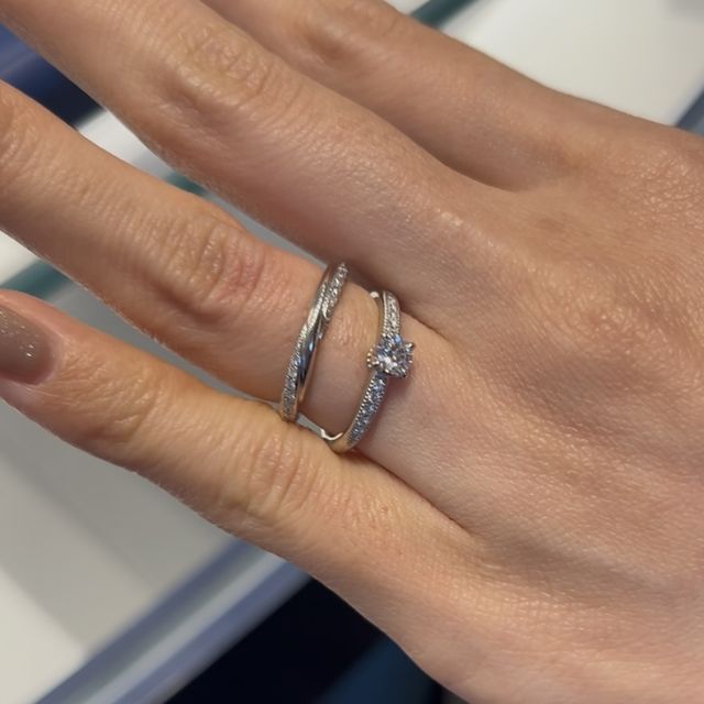 【銀座ダイヤモンドシライシの口コミ】 シンプル、かつ煌びやかな指輪を探していました。指が綺麗に見える、何十…