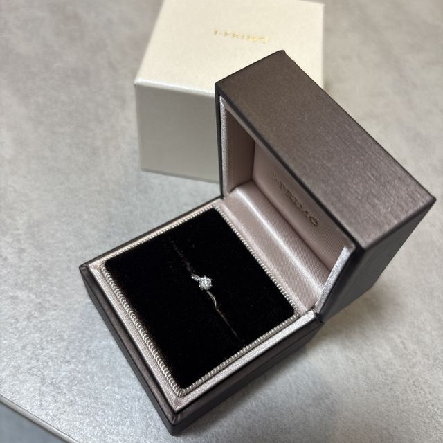 【アイプリモ(I-PRIMO)の口コミ】 リングのデザインがウェーブでとても柔らかい印象です。
着け心地も良くと…