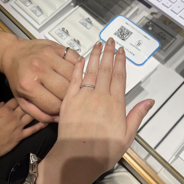 【銀座ダイヤモンドシライシの口コミ】 デザインがシンプルで、ゴージャス感もあるところが気に入ってます。
ダイ…