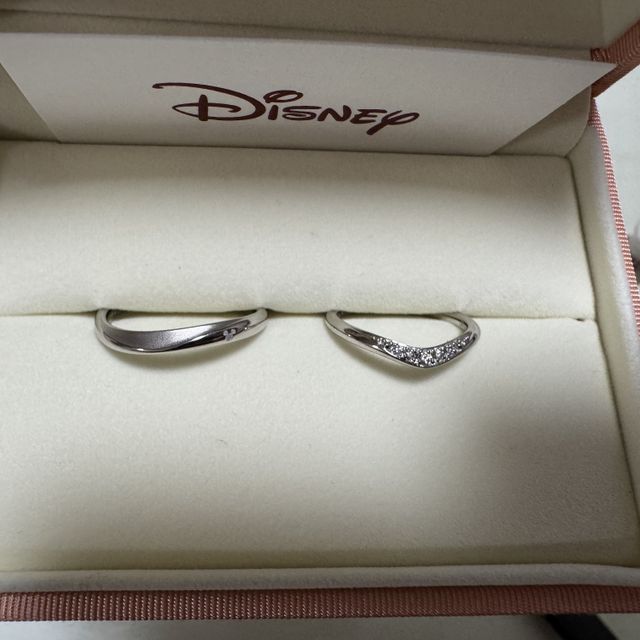 【ケイウノ ブライダル(K.UNO BRIDAL)の口コミ】 オーダーメイドでミッキーシェイプの刻印や、形がS字とV字の異なったデザ…