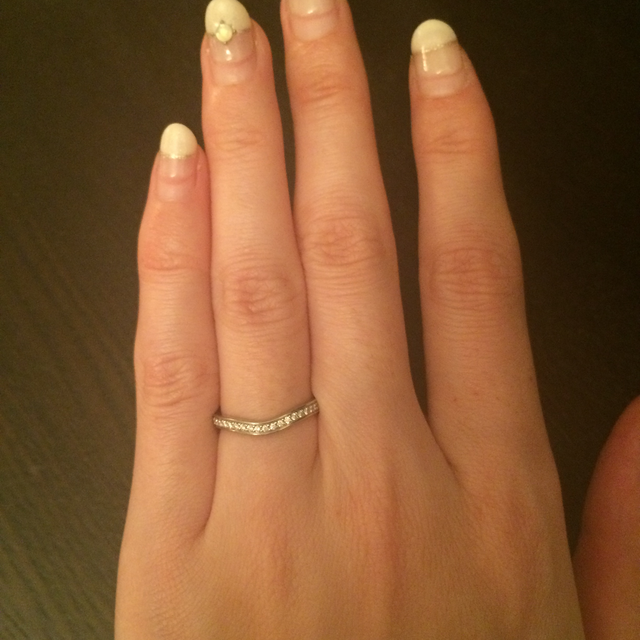 【カルティエ(Cartier)の口コミ】 私はどうしても婚約指輪と重ね付けがしたかったので、重ね付けありきのデ…