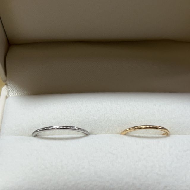 【RosettE Days(ロゼット・デイズ)の口コミ】 細いデザインですが、とても軽く、ゴールド感がとても素敵な指輪です。着…