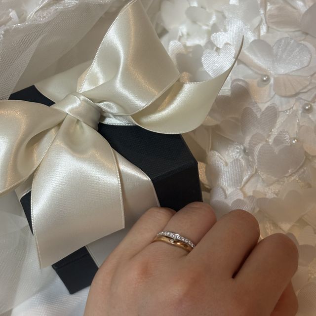 【エクセルコダイヤモンド(EXELCO DIAMOND)の口コミ】 結婚指輪に重ね付けできるエンゲージリングを探しておりました。他社とも…