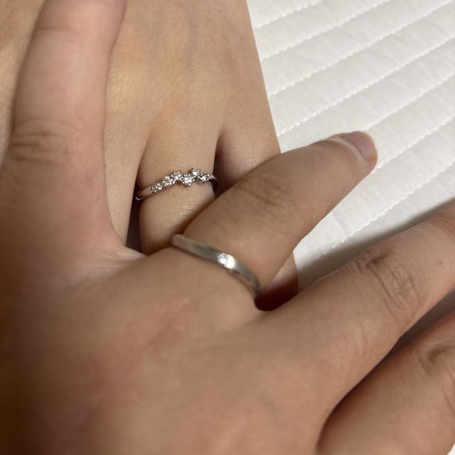 【エクセルコダイヤモンド(EXELCO DIAMOND)の口コミ】 自分(夫)の指輪はデザインが派手すぎなくシンプルでありながら、迫力のあ…
