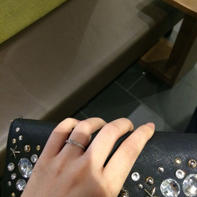 【ティファニー(Tiffany & Co.)の口コミ】 婚約指輪になります。旦那が選んでくれました。もともとアクセサリーなど…