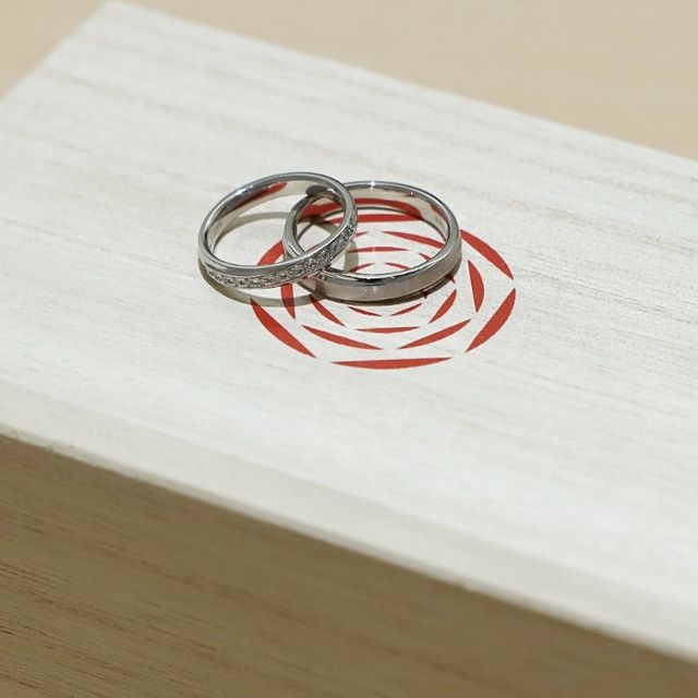 【出雲結(いずもゆい)の口コミ】 ダイヤモンドのラインが繊細に入っていて上品に輝き、シンプルすぎず派手…