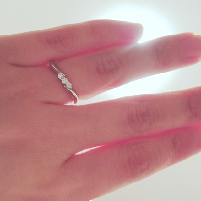 【エクセルコダイヤモンド(EXELCO DIAMOND)の口コミ】 小柄なため華奢なデザインを探していましたが、華奢過ぎると年齢を重ねた…