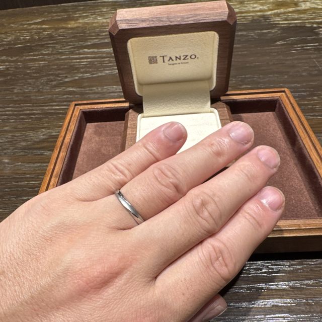 【TANZO.(鍛造指輪)の口コミ】 鍛造製法による強度が強いというブランドの指輪というものの、柔らかい雰…