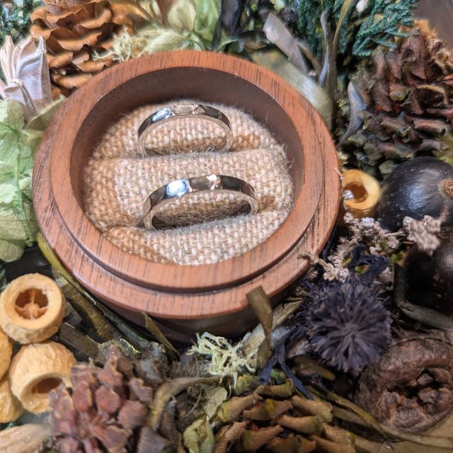 【鎌倉彫金工房の口コミ】 プラチナ素材
つちめデザイン
クリア仕上げです
つちめ模様は自分たちで叩…