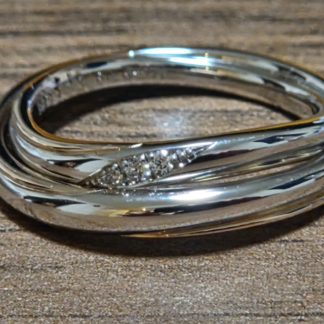 【ケイウノ ブライダル(K.UNO BRIDAL)の口コミ】 プラチナとピンクゴールドの2色の金属が入っているのでシンプルなだけでな…