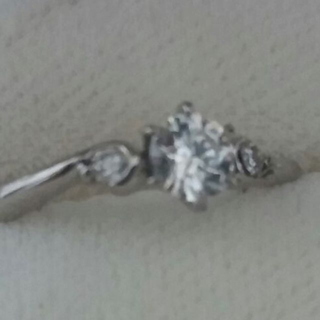 【MJC(三菱ジュエリーコレクション)の口コミ】 事前にいくつかお店の人と彼氏でピックアップしてもらった中から選びまし…