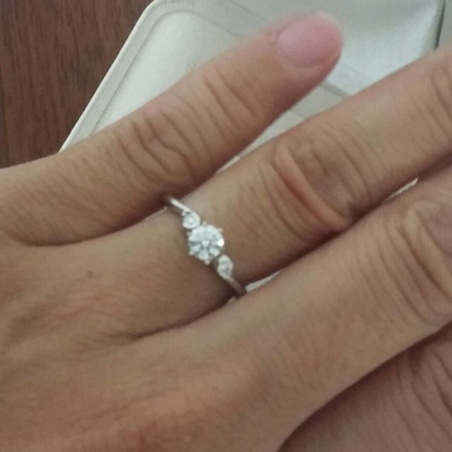 【MJC(三菱ジュエリーコレクション)の口コミ】 事前にいくつかお店の人と彼氏でピックアップしてもらった中から選びまし…