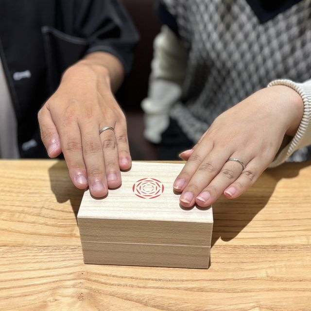 【出雲結(いずもゆい)の口コミ】 指輪自体は非常にシンプルで、普段から着用していても邪魔にならないデザ…