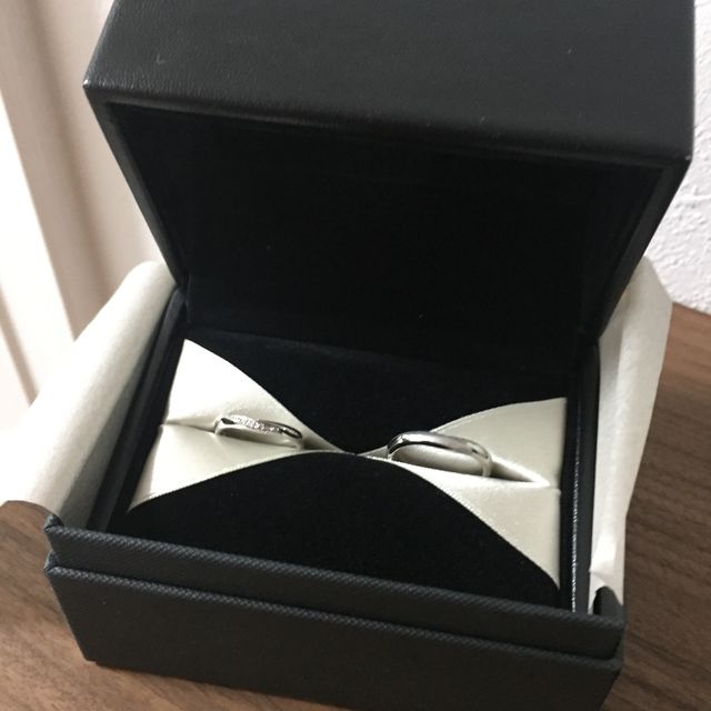 【エクセルコダイヤモンド(EXELCO DIAMOND)の口コミ】 デザインに一目惚れしました。ダイアモンドの綺麗さを強調したデザインで…