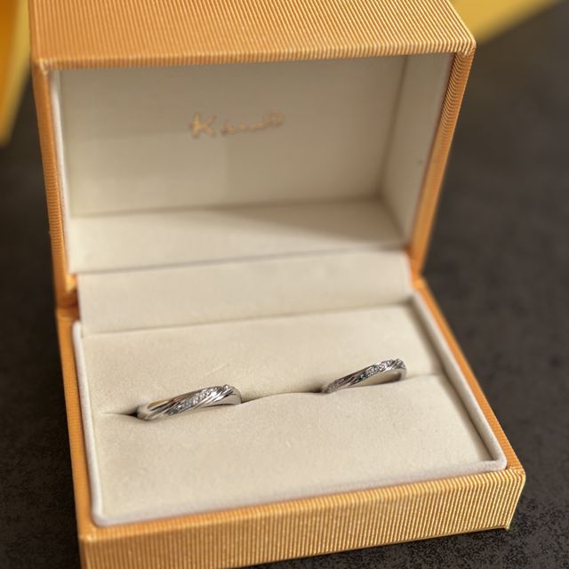 【ケイウノ ブライダル(K.UNO BRIDAL)の口コミ】 完全にフルオーダーのオリジナルにしました。
人とは被りたくない、普通じ…