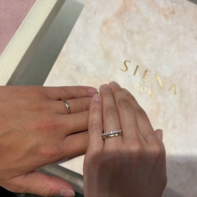 【SIENAROSE(シエナロゼ)の口コミ】 色が可愛い。普段使いもできるし、特別感も味わえる。
ツヤやマット、ハー…