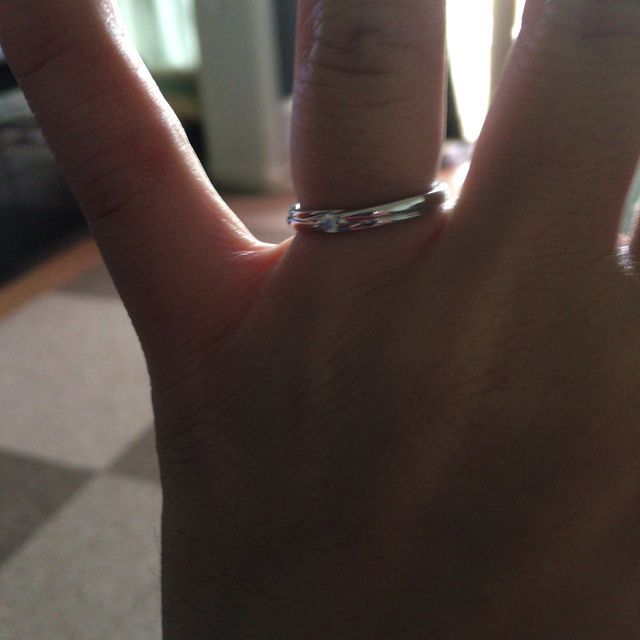 【銀座ダイヤモンドシライシの口コミ】 デザインがとても気に入り、お互い一目惚れのリングでした。
結婚指輪はず…