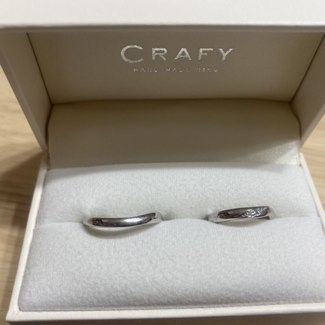 【CRAFY(クラフィ)の口コミ】 まず形は、絶対にうねりにしたいと思っていました、指が細く見えるからで…