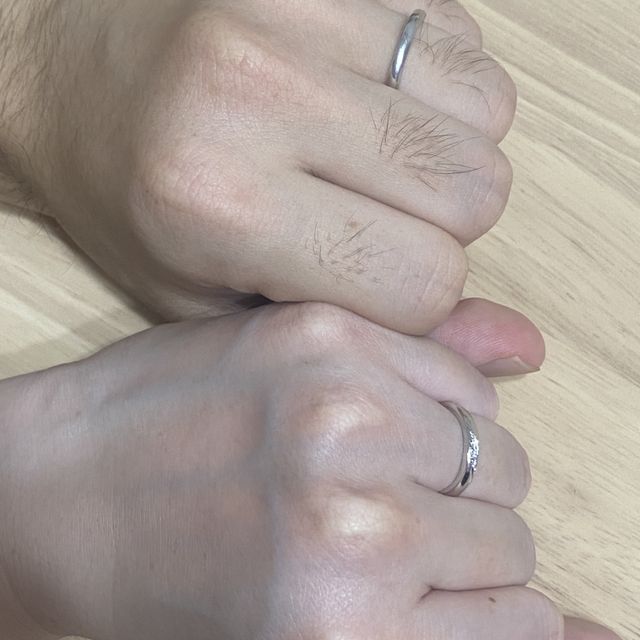 【CRAFY(クラフィ)の口コミ】 まず形は、絶対にうねりにしたいと思っていました、指が細く見えるからで…