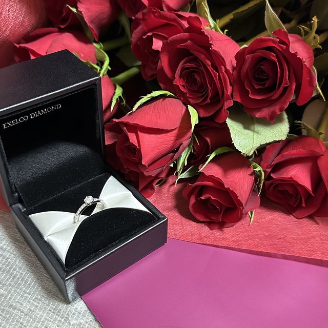 【エクセルコダイヤモンド(EXELCO DIAMOND)の口コミ】 エタニティのリングなので、ダイヤ部分だけでなく全体が輝いて見えます。…