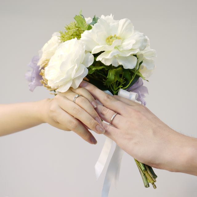 【出雲結(いずもゆい)の口コミ】 シンプルなものを選びました。曲線が指を綺麗に見せてくれます。石もつい…