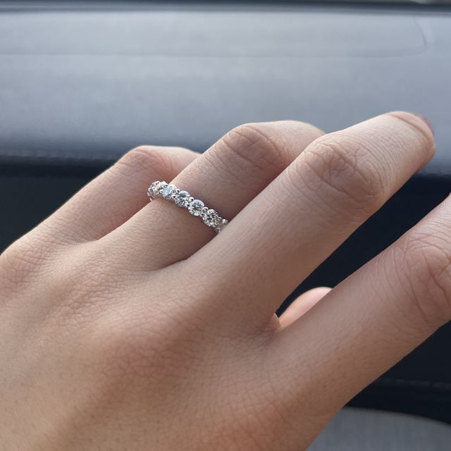 【ANNA DIAMOND(アンナダイヤモンド)の口コミ】 上質さとデザイン性のバランスが絶妙で、一目惚れでした。
色々なお店を見…