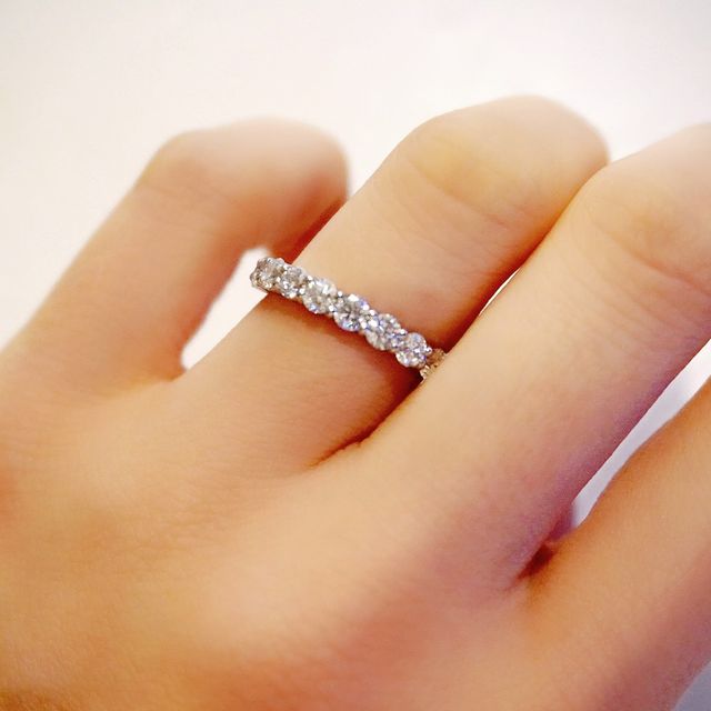 【ANNA DIAMOND(アンナダイヤモンド)の口コミ】 上質さとデザイン性のバランスが絶妙で、一目惚れでした。
色々なお店を見…