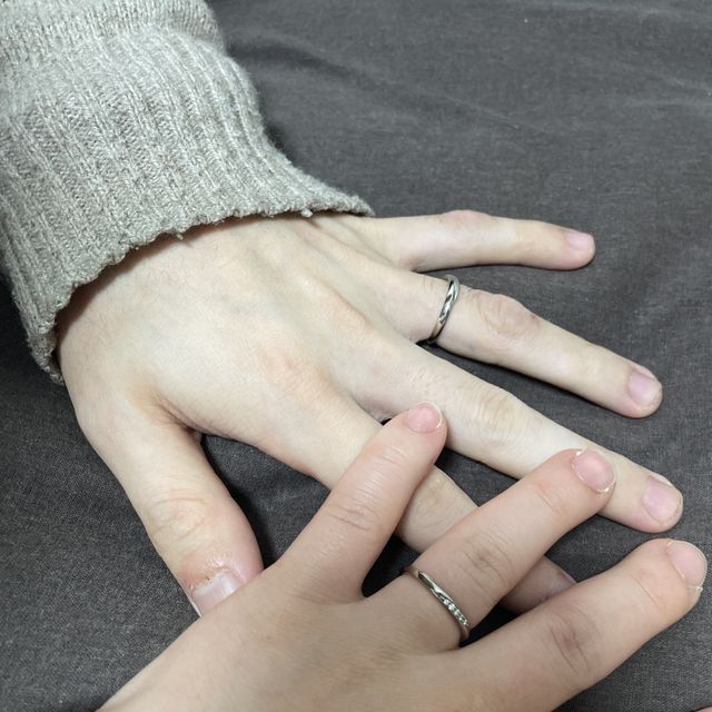 【アイプリモ(I-PRIMO)の口コミ】 奥さんの指輪のデザインはとてもダイヤがキラキラしています。光の加減で5…