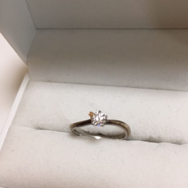 【杢目金屋(もくめがねや)の口コミ】 結婚指輪をシンプルなものにする代わりに、婚約指輪はデザインが凝った物…