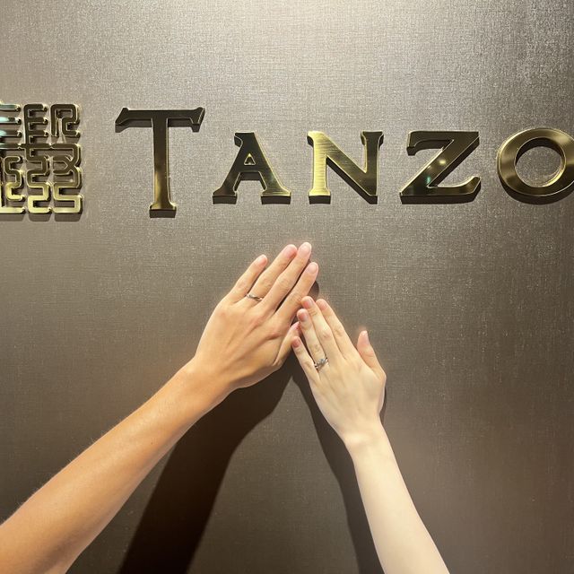 【TANZO.(鍛造指輪)の口コミ】 ダイヤが5つ入っており、両サイドにスターダストが入っているのでキラキラ…