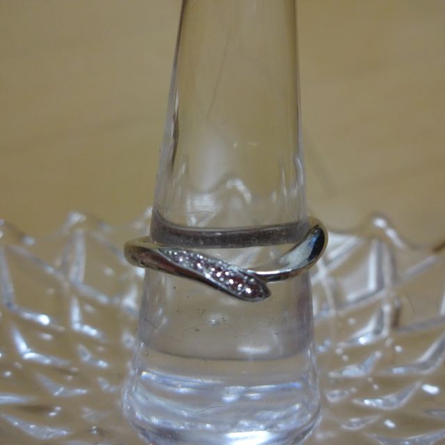 【俄(にわか)の口コミ】 婚約指輪を買わなかったので、結婚指輪にダイヤが入っているものが希望で…