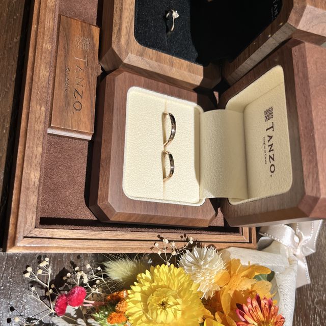 【TANZO.(鍛造指輪)の口コミ】 婚約指輪と結婚指輪の3点をTANZOで購入しました。形はシンプルながら洗練…