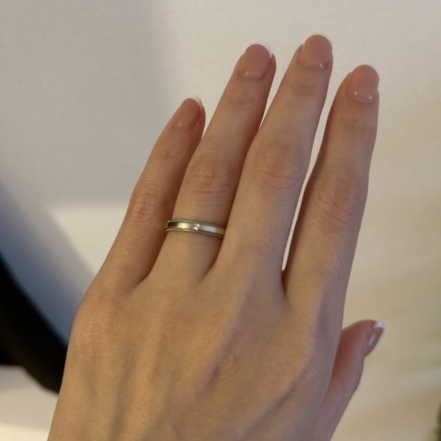 【ラザール ダイヤモンド(LAZARE DIAMOND)の口コミ】 繊細なミルグレインのクラシカルでシックなデザインに惹かれました。私が…