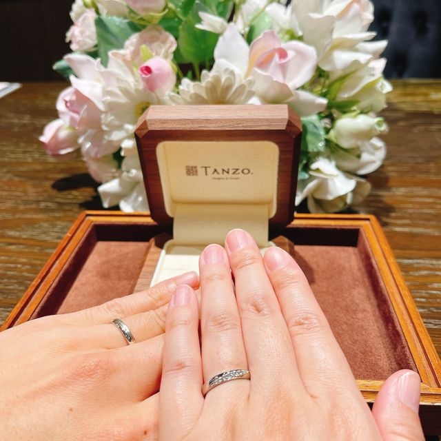 【TANZO.(鍛造指輪)の口コミ】 プラチナ主体で斜めにマット加工と鏡面加工を施しました。マット加工と鏡…