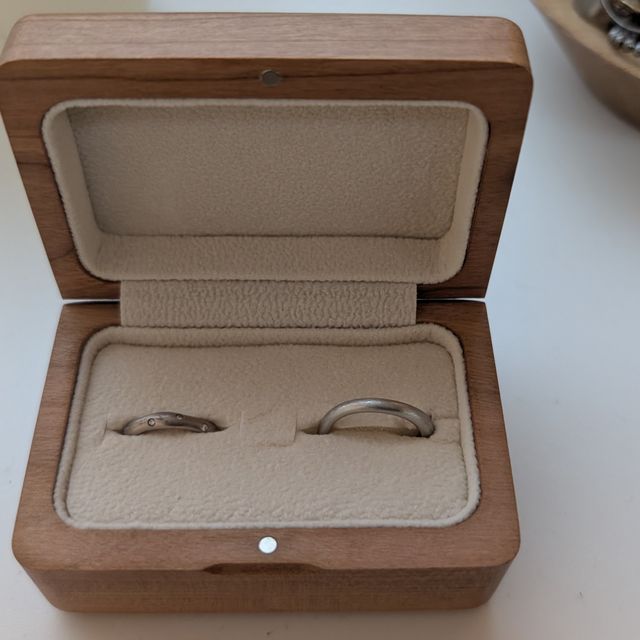 【atelier ST, CAT(アトリエ エスティーキャット)の口コミ】 温かみが感じられる、ナチュラルで歪みのあるフォルムが魅力です。肌にす…