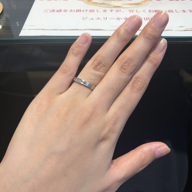 【JEWELRY  KAMATA(ジュエリーかまた)の口コミ】 表面の艶？が四角くあるのですが、シンプルながらも光に当たるとそこに宝…