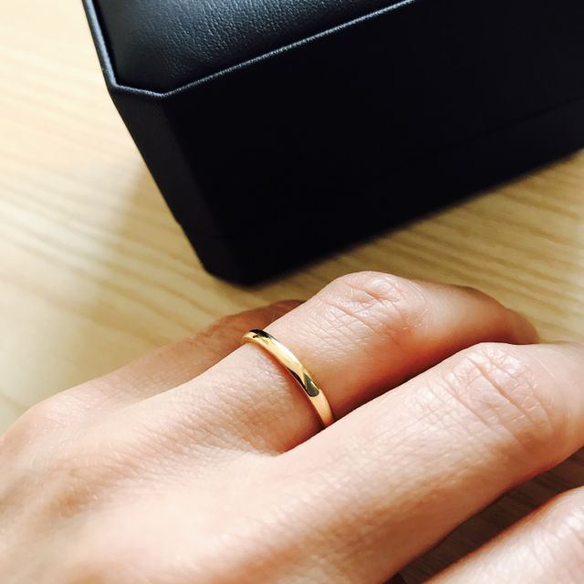 【銀座ダイヤモンドシライシの口コミ】 もともとゴールドのシンプル且つ華奢なデザインがとても好きで、結婚指輪…