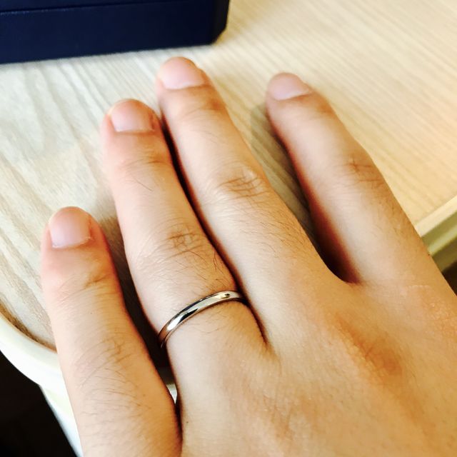【銀座ダイヤモンドシライシの口コミ】 もともとゴールドのシンプル且つ華奢なデザインがとても好きで、結婚指輪…