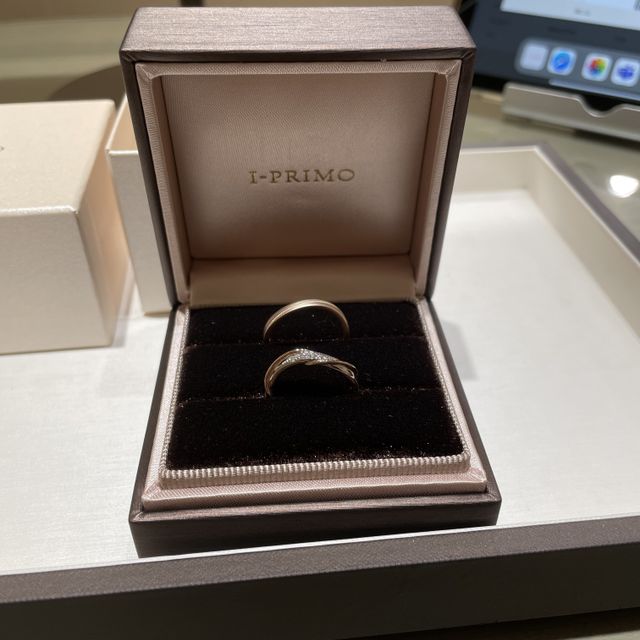 【アイプリモ(I-PRIMO)の口コミ】 別々で自分たちが好きな感じのものを選びました。
ウェーブでマット加工の…