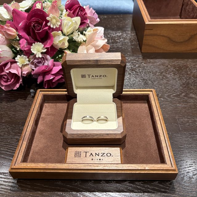 【TANZO.(鍛造指輪)の口コミ】 指輪の内側が丸くなっているので着け心地が良いです。
他にはないカラーで…