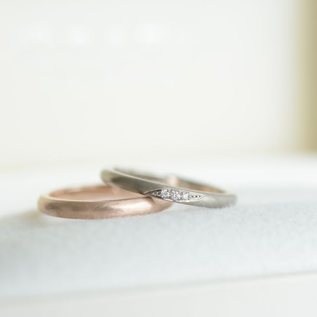 【CRAFY(クラフィ)の口コミ】 素材や指輪の形、表面の加工、ダイヤの入れ方など自分で選べるので、選ぶ…